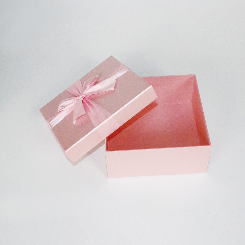 Custom logo Small pink packaging gift box for packing
